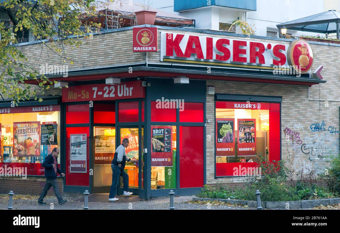 Una succursale di supermercati di Kaisers a Berlino, 02.11.2016. La catena di supermercati non è completamente venduta al Gruppo Edeka. Edeka consegna le succursali di Tengelmann a Berlino al rivale Rewe. Edeka ottiene i rami in Baviera. I negoziati sulle succursali dell'NRW devono continuare. [traduzione automatica] Foto Stock