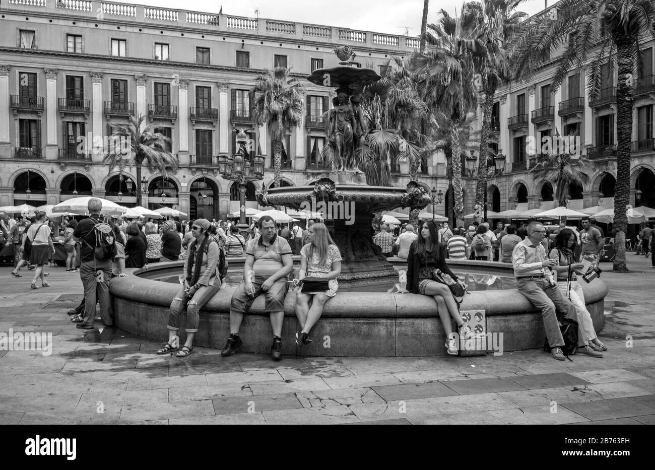 Spagna, Barcellona, 06.09.2015. Fontana a Plaza Real 06.09.2015 a Barcellona. [traduzione automatica] Foto Stock