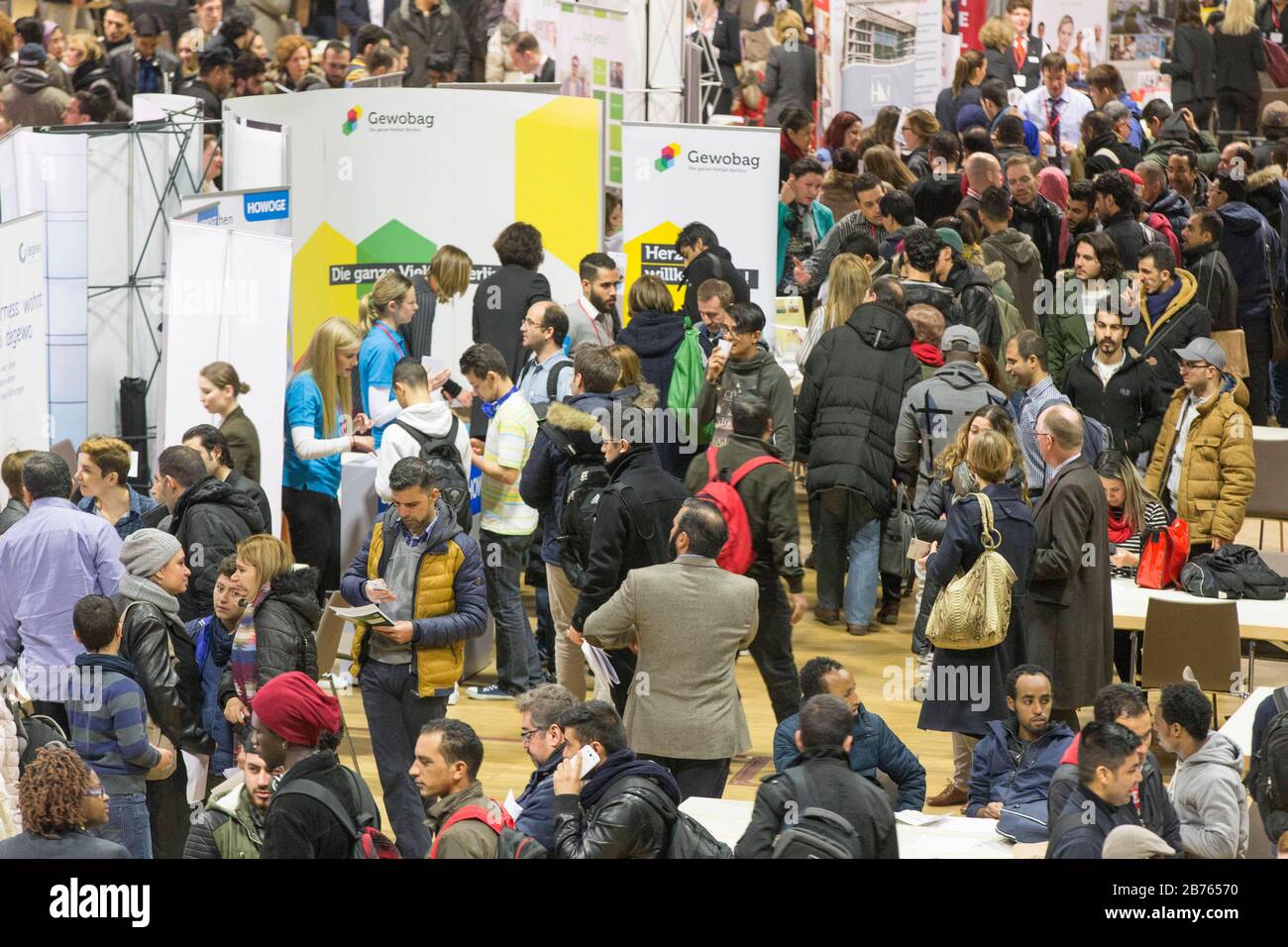Scambio di lavoro per i rifugiati a Berlino, 29.02.2016. Più di 3,500 rifugiati in cerca di lavoro si sono registrati per informare 210 datori di lavoro che esibiscono e iniziative educative sulla descrizione del lavoro e sulla formazione. [traduzione automatica] Foto Stock