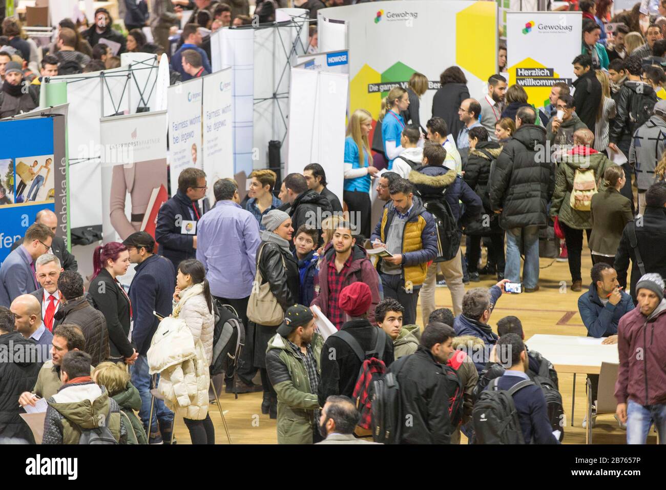 Scambio di lavoro per i rifugiati a Berlino, 29.02.2016. Più di 3,500 rifugiati in cerca di lavoro si sono registrati per informare 210 datori di lavoro che esibiscono e iniziative educative sulla descrizione del lavoro e sulla formazione. [traduzione automatica] Foto Stock