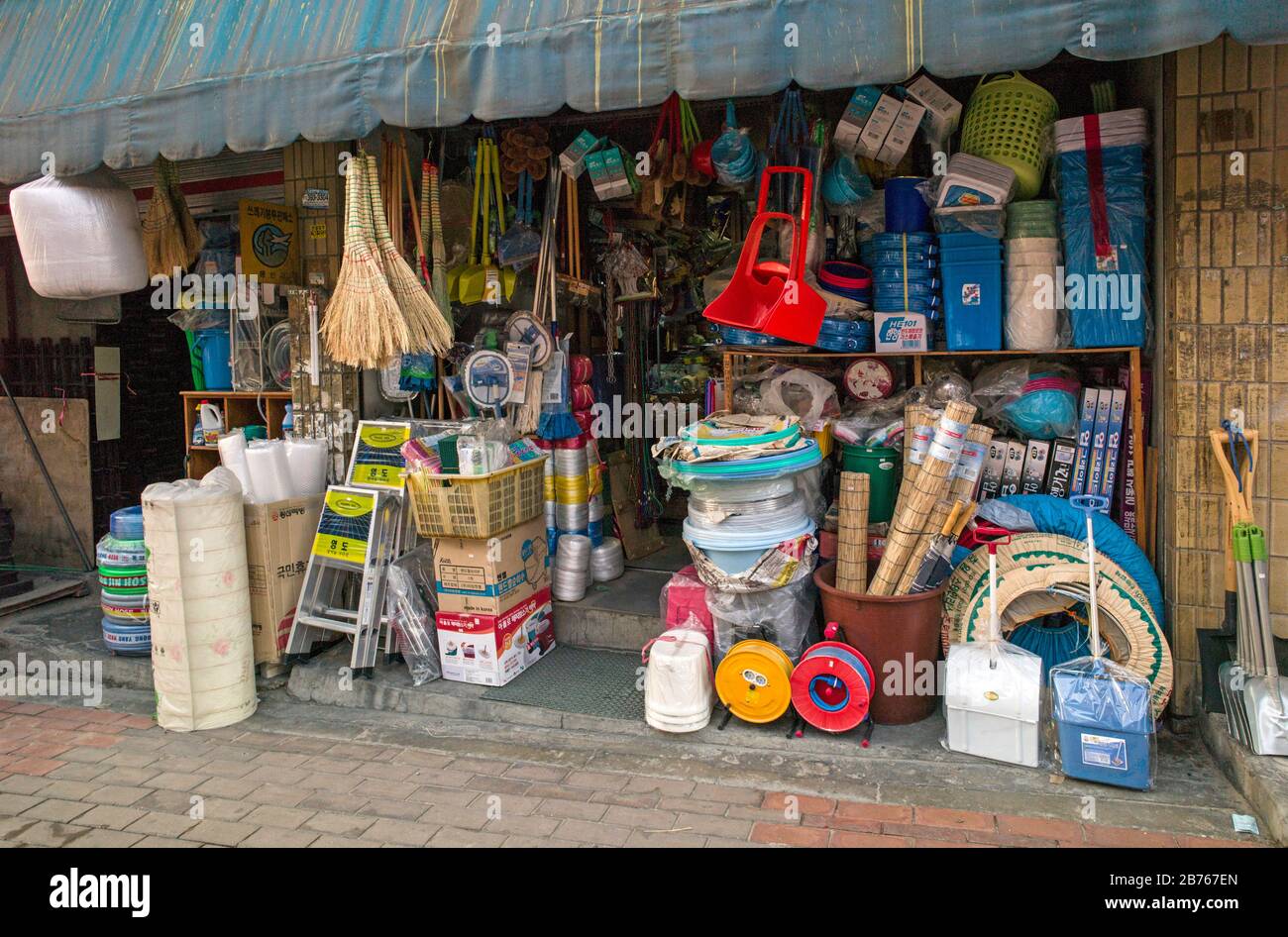 Negozio di casalinghi immagini e fotografie stock ad alta risoluzione -  Alamy