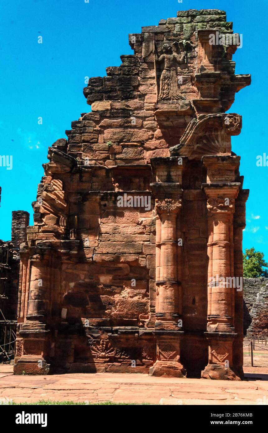 Particolare del lato sinistro dell'ingresso al forte in San Ignacio Ruins, Misiones, Argentina Foto Stock