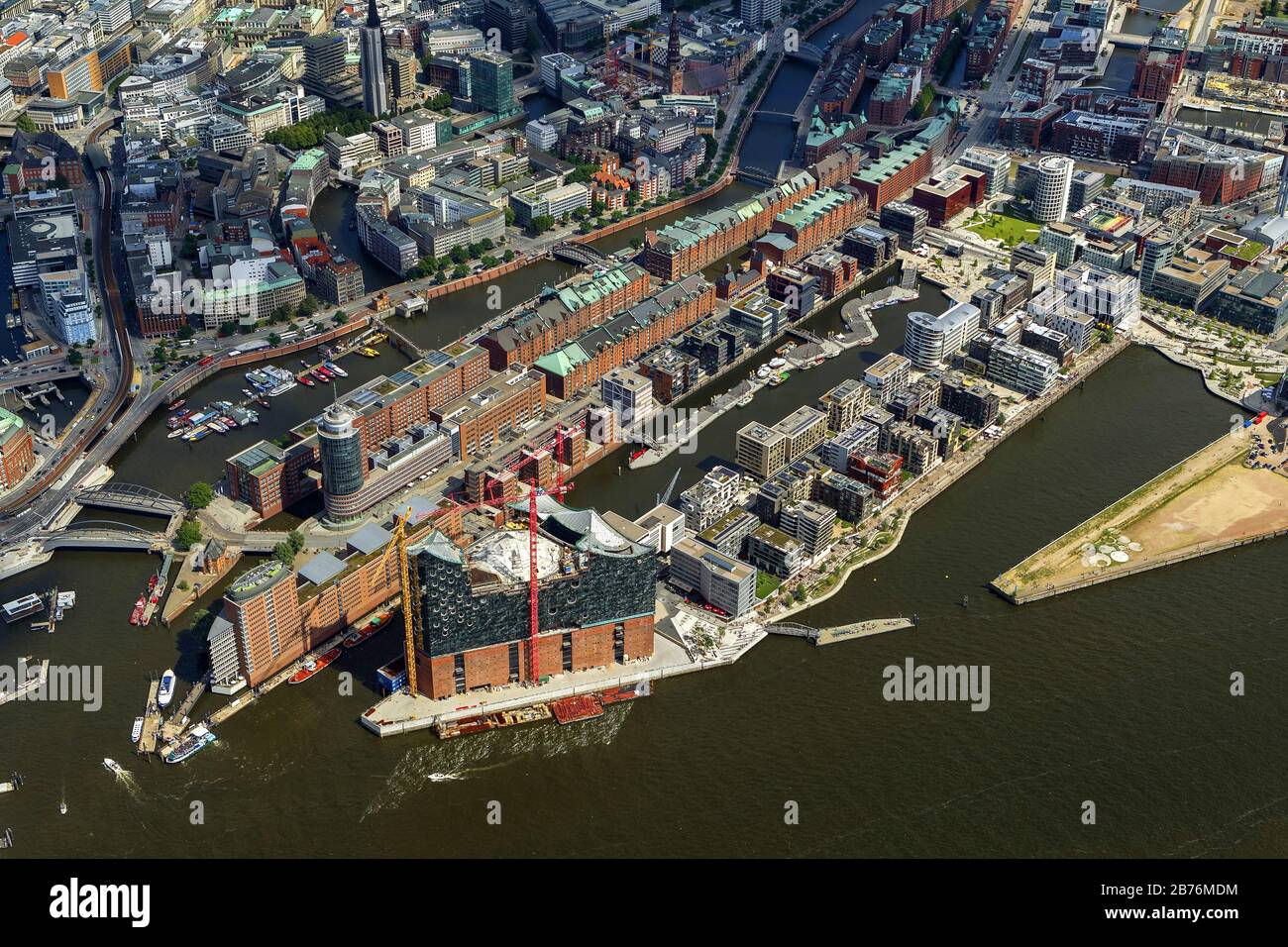 , costruzione delle Elbphilharmonie nel centro storico di Amburgo a HafenCity, 12.08.2012, vista aerea, Germania, Amburgo Foto Stock