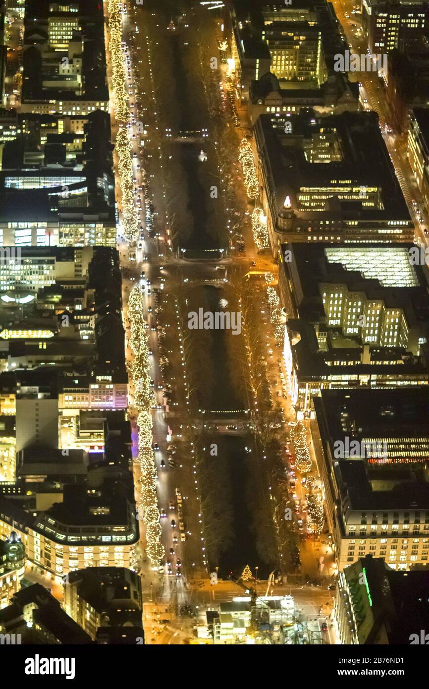 Zona commerciale Koenigsallee (Koe) a Dusseldorf di notte, 13.12.2012, vista aerea, Germania, Nord Reno-Westfalia, basso Reno, Dusseldorf Foto Stock