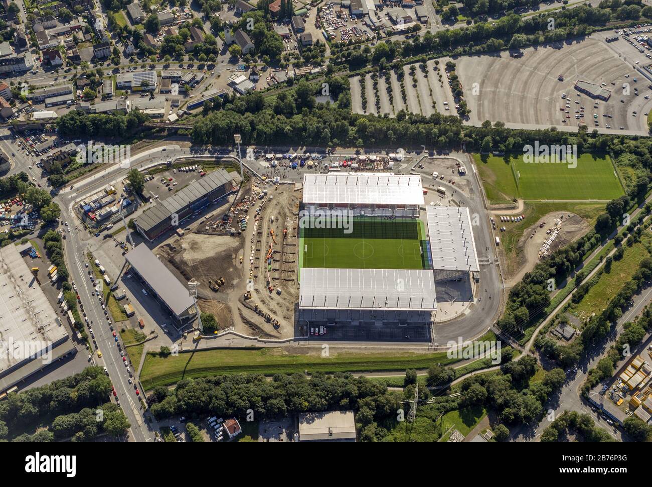 , nuovo edificio dello stadio RW a Hafenstrasse ad Essen, campo di calcio di Rot-Weiss-Essen, 12.08.2012, vista aerea, Germania, Renania settentrionale-Vestfalia, Area Ruhr, Essen Foto Stock