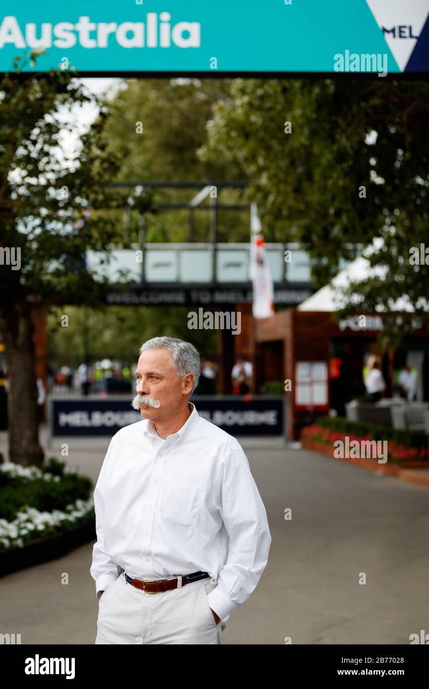 Chase Carey nel corso di una conferenza stampa a seguito della cancellazione del Gran Premio australiano di Formula uno 2020 in mezzo a Corona Virus (COVID-19) preoccupazioni. Foto Stock