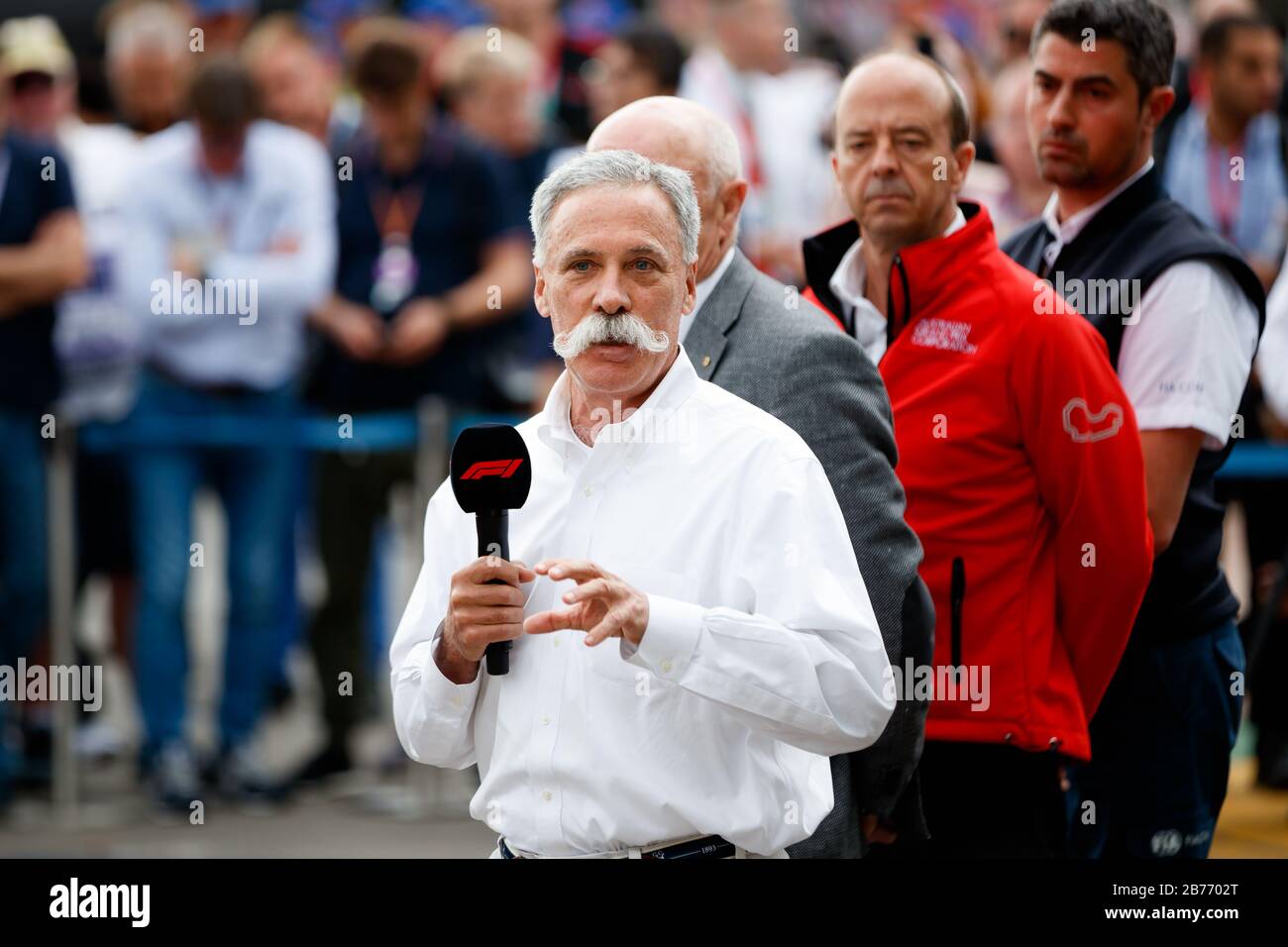 Chase Carey nel corso di una conferenza stampa a seguito della cancellazione del Gran Premio australiano di Formula uno 2020 in mezzo a Corona Virus (COVID-19) preoccupazioni. Foto Stock