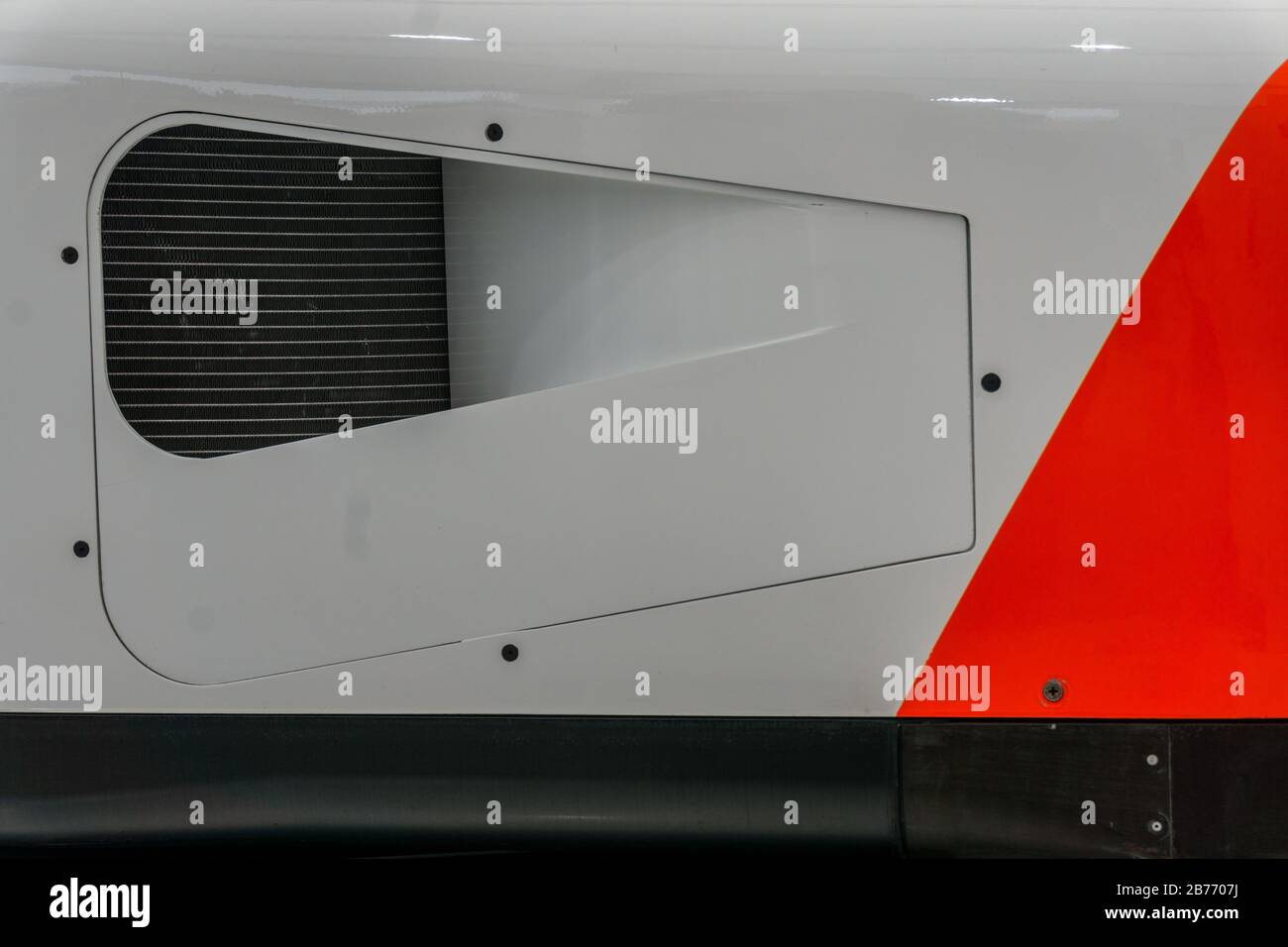 Primo piano dettaglio di una McLaren Honda MP4/7 nella Honda Collection Hall di Suzuka, Giappone, con una MP4-5 in background. Foto Stock