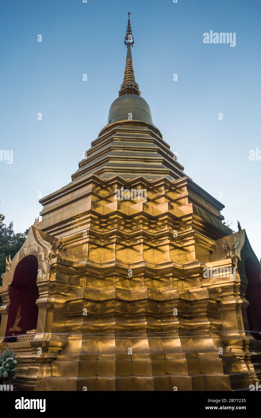 Tempio buddista d'oro a Wat Phra Singh a Chiang mai, Thailandia. Foto d'archivio gratuite. Foto Stock
