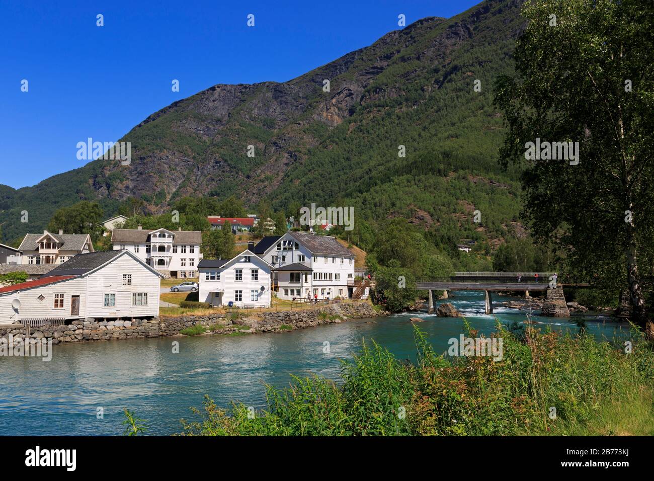 Gli edifici & Eidselvi River, Skjolden Village, Sognefjord, Sogn og Fjordane County, Norvegia Foto Stock