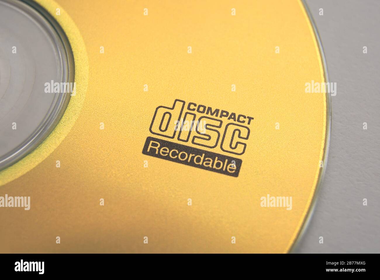 CD dorato con logo Compact Disc registrabile Closeup Foto Stock