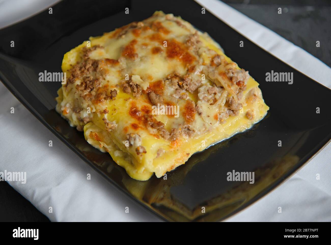 Lasagne bianche tipiche italiane - pasta italiana - shot studio orizzontale Foto Stock