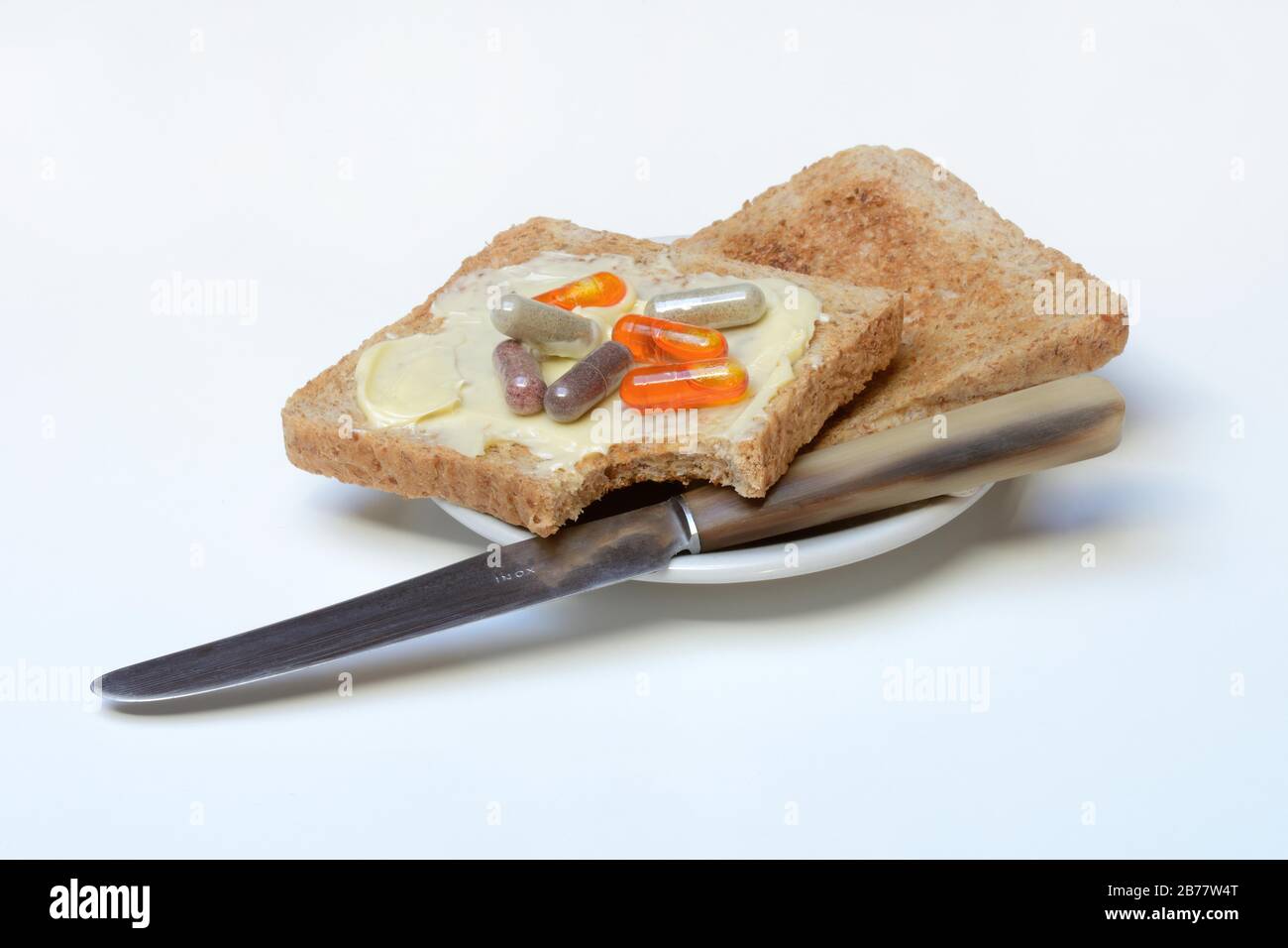 Supplemento alimentare su toast, morso in, Germania Foto Stock