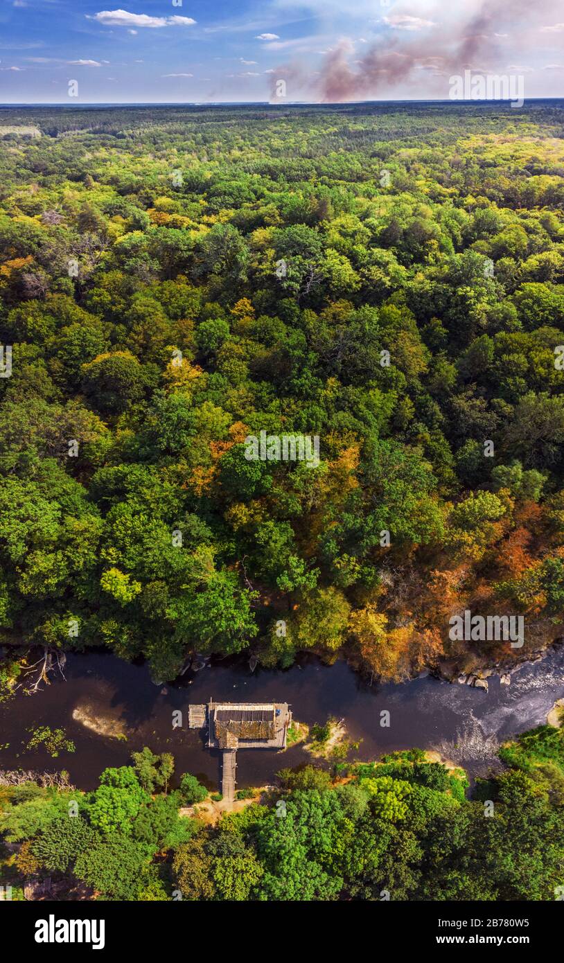 Bella vista panoramica della natura Ucraina. Danishi vicino a Zhytomyr. Luogo per l'allenamento di arrampicata su roccia. Vista aerea. Foto Stock