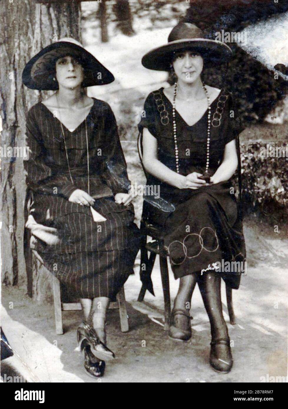 La nobildonna georgiana Elizabeth Taktakishvili, madre del compositore classico Otar Taktakishvili, con la sorella. Foto Stock