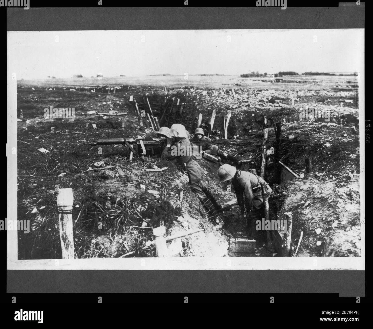 Mitragliatrici tedesche in una trincea Foto Stock