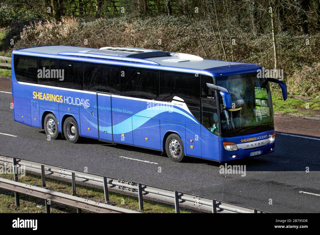 2014 Blue Setra 400 passeggeri bus; Shearings Holidays, viaggio in pullman di lusso sulla M6 autostrada, Regno Unito Foto Stock