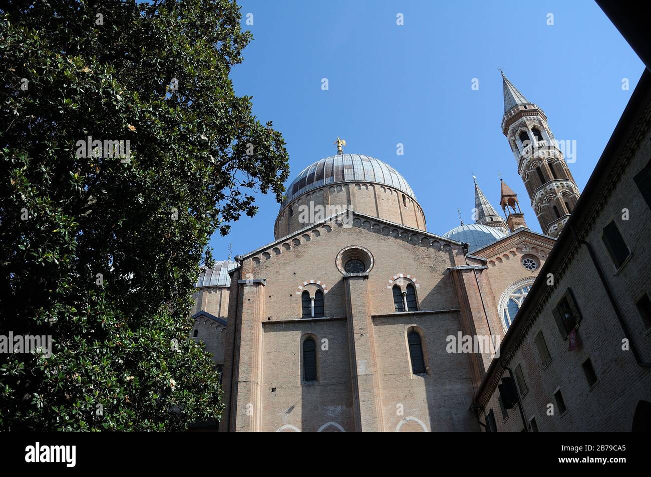 La Basilica di Sant'Antonio e Piazza del Santo a Padova Foto Stock