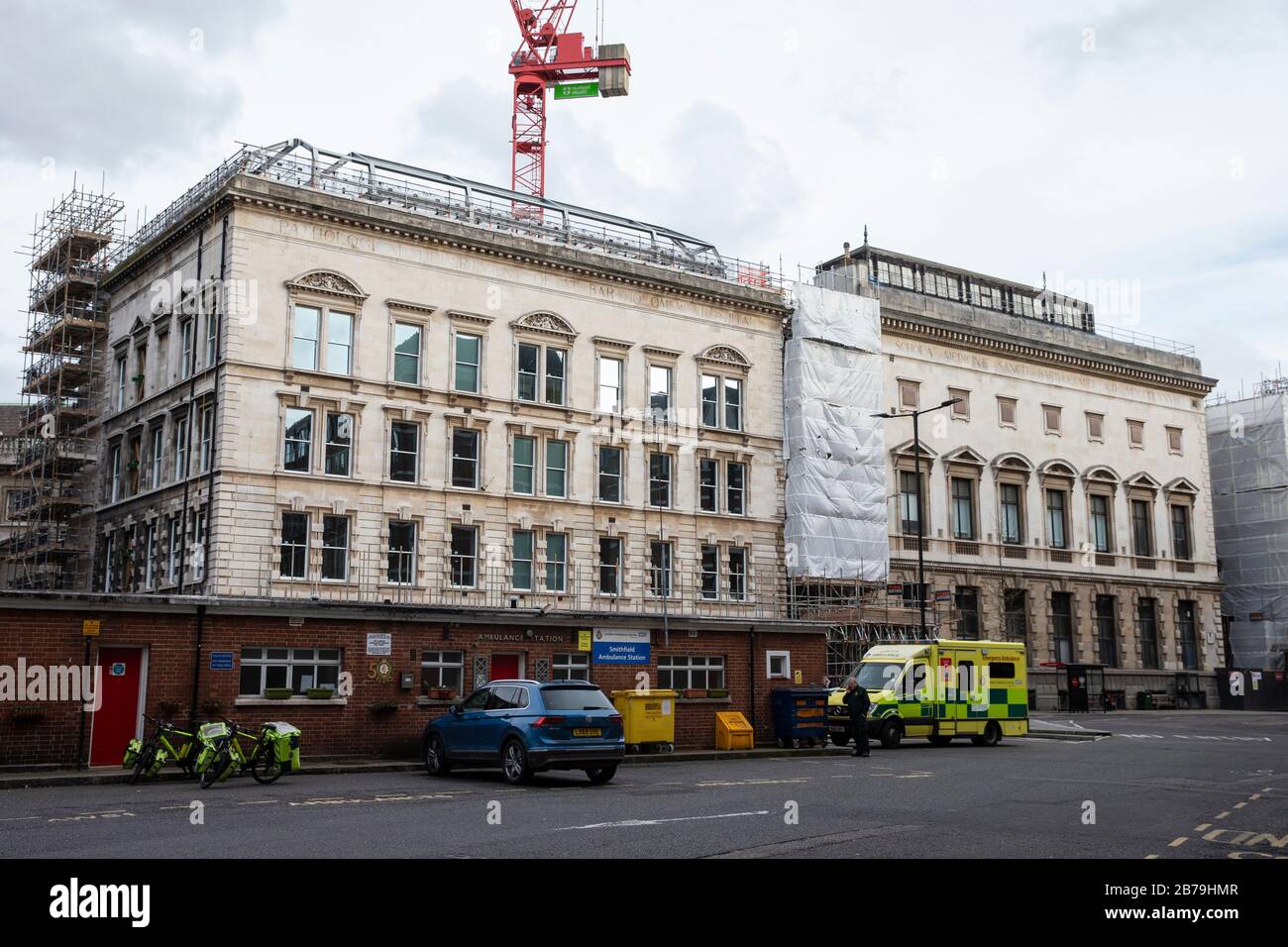 Una visione generale del St Bartholomew's Hospital di Londra, dove due morti di pazienti che erano risultati positivi per Covid-19 sono state confermate dal Barts Health NHS Trust di Londra. Si ritiene che abbiano avuto condizioni di salute sottostanti. Foto PA. Data Di Emissione: Sabato 14 Marzo 2020. Vedere la storia PA SALUTE Casi di coronavirus. Il credito della foto dovrebbe leggere: Hollie Adams/PA Wire Foto Stock