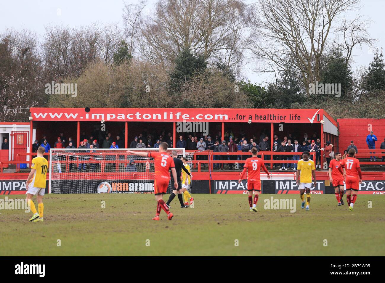 Alfarton, INGHILTERRA - 14 MARZO uno stand pieno di spettatori della partita della Vanarama National League North tra Alfarton Town e Brackley Town a North Street, Alfarton sabato 14 marzo 2020. (Credit: Leila Coker | MI News) La Fotografia può essere utilizzata solo per scopi editoriali su giornali e/o riviste, licenza richiesta per uso commerciale Credit: Mi News & Sport /Alamy Live News Foto Stock