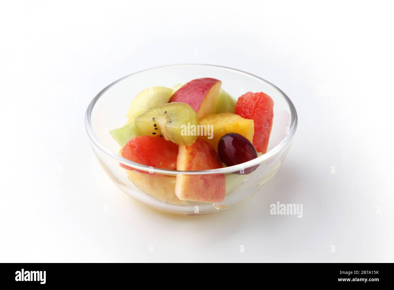dessert di frutta fresca isolato su sfondo bianco Foto Stock