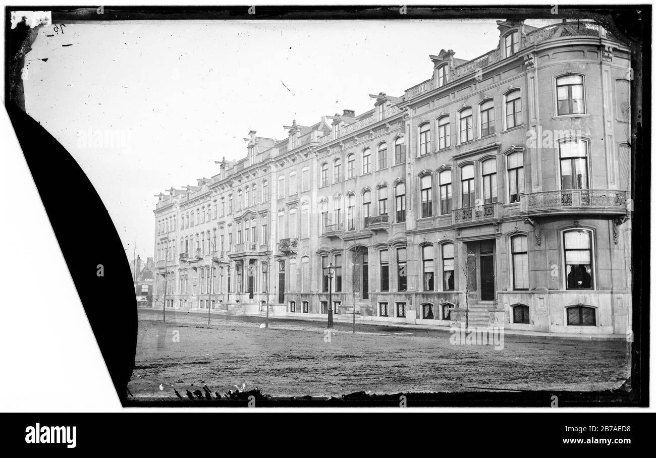 Gezicht op de Plantage Parklaan 10-20 (van rechts naar links), ontworten in 1865 porte G.W. Breuker, tegenover het Wertheimpark. Foto Stock