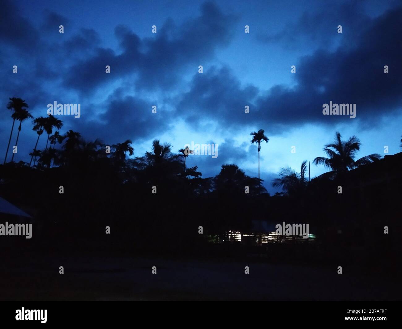 Blue Night Sky Wallpaper Free Download, Barguna Bamglades Foto Stock
