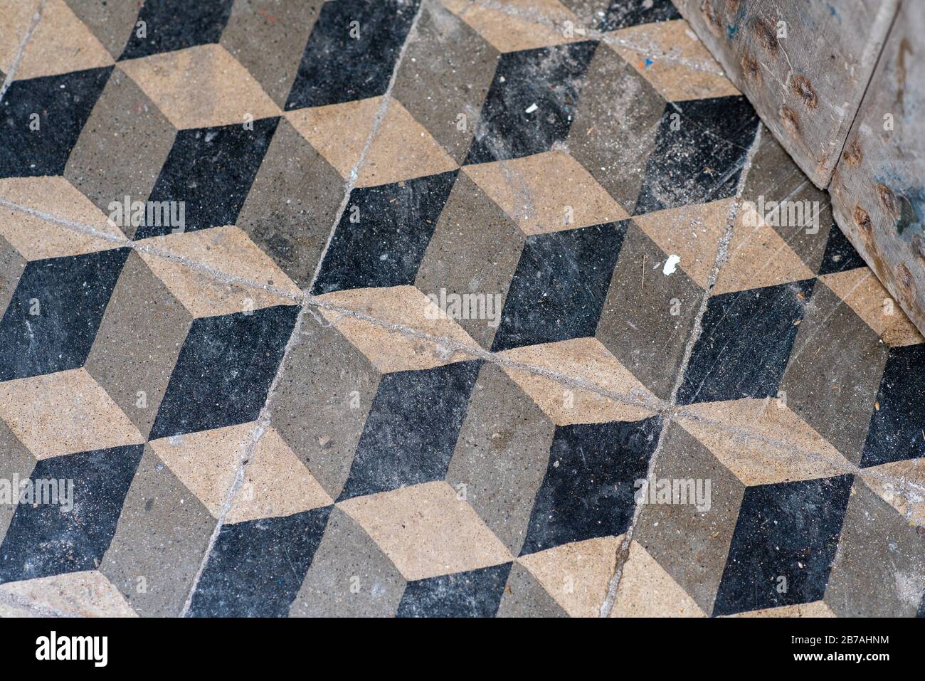 3D cubo tridimensionale disegno piastrelle pavimento, Essaouira, Marocco Foto Stock
