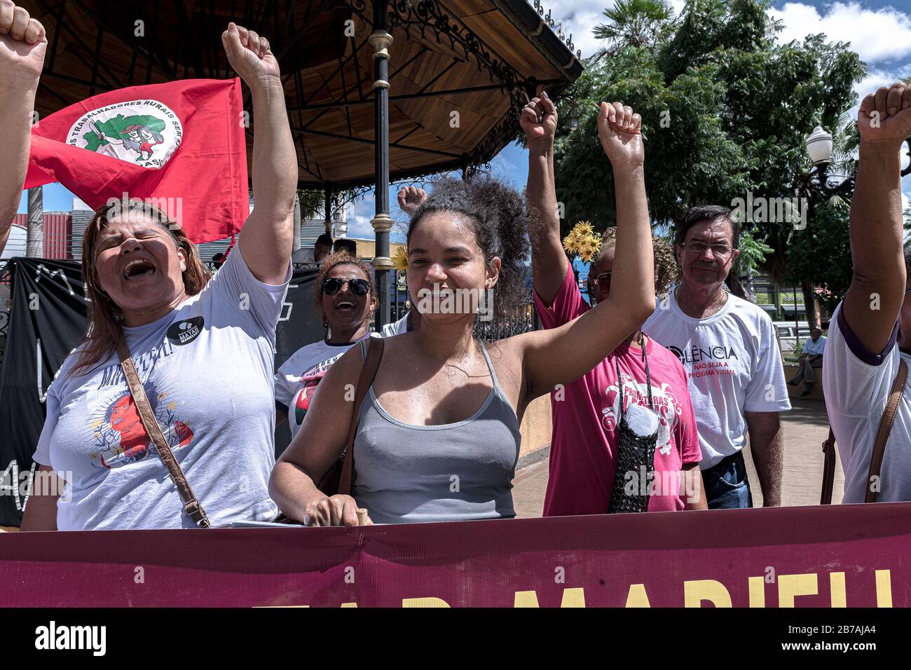 Praça Alencastro, Brasile. 14 marzo 2020. Cuiabá, MT - 14.03.2020: Assassinato MARIELLE COMPLETA 2 ANOS - atto per l'assassinio del consigliere comunale Marielle Franco e Anderson, avvenuto questo sabato (14), a Praça Alencastro, nel centro di Cuiabá/MT. (Foto: Francisco Alves/Fotoarena) Foto Stock