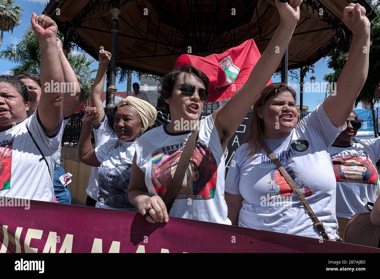 Praça Alencastro, Brasile. 14 marzo 2020. Cuiabá, MT - 14.03.2020: Assassinato MARIELLE COMPLETA 2 ANOS - atto per l'assassinio del consigliere comunale Marielle Franco e Anderson, avvenuto questo sabato (14), a Praça Alencastro, nel centro di Cuiabá/MT. (Foto: Francisco Alves/Fotoarena) Foto Stock