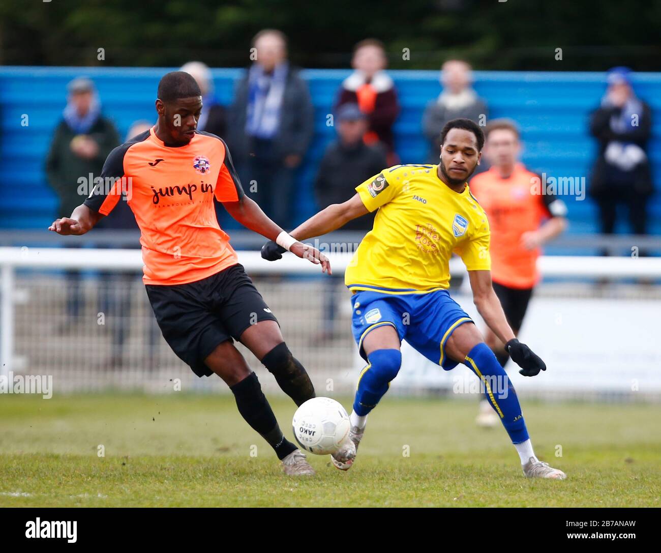 Canvey, Regno Unito. 14 Marzo 2020. L-R James Folkes of Tonbridge Angels and Lamar Reynolds of Concord Rangers durante il Vanarama National League South Match tra Concord Rangers e Tonbridge Angels a Thames Road, Canvey Island, il 14 marzo 2020. Credit: Action Foto Sport/Alamy Live News Credit: Action Foto Sport/Alamy Live News Foto Stock