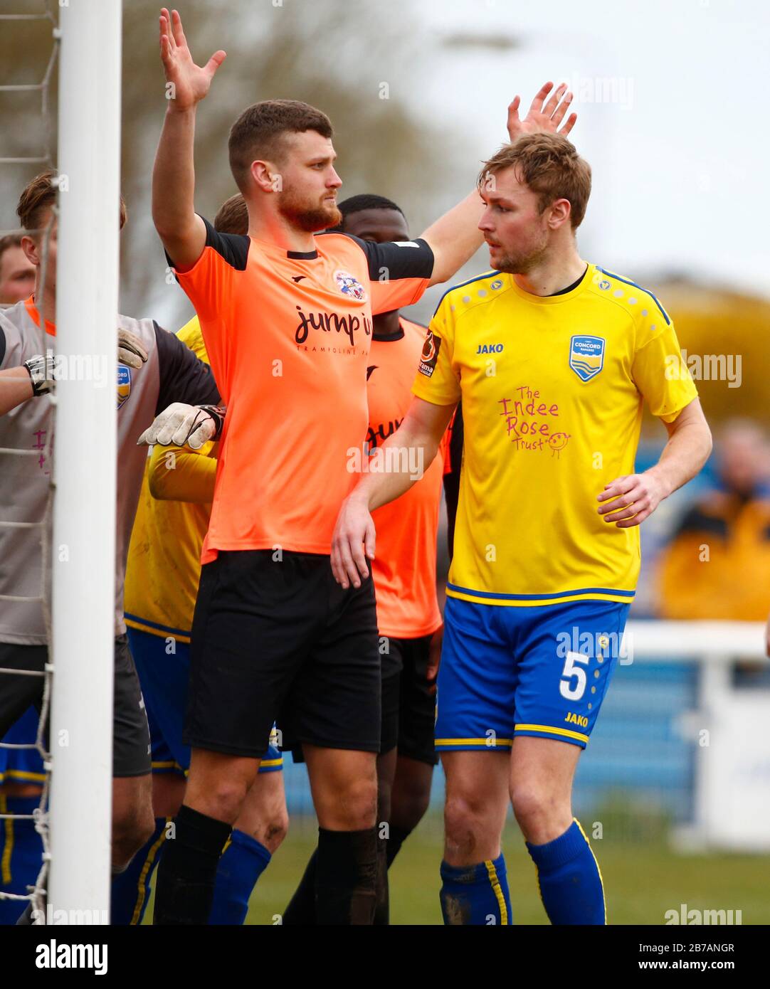 Canvey, Regno Unito. 14 Marzo 2020. L-R Tommy Wood of Tonbridge Angels e durante il Vanarama National League South Match tra Concord Rangers e Tonbridge Angels a Thames Road, Canvey Island, il 14 marzo 2020. Credit: Action Foto Sport/Alamy Live News Credit: Action Foto Sport/Alamy Live News Foto Stock
