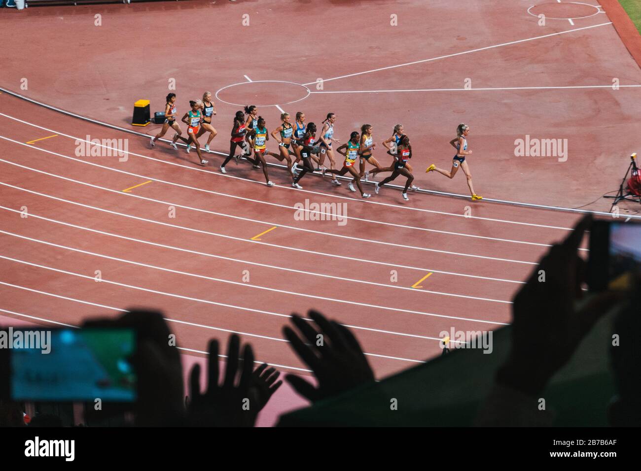 Le corridore femminili che si disputano ai Campionati mondiali di atletica IAAF 2019 allo stadio internazionale Khalifa, Doha, Qatar Foto Stock