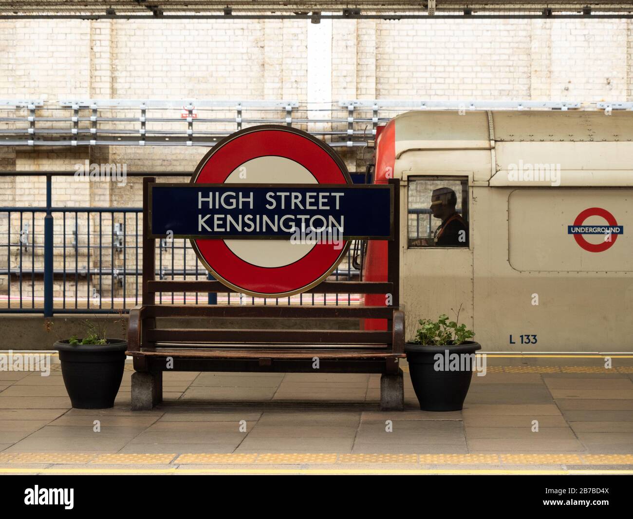 Stazione di High Street Kensington Foto Stock