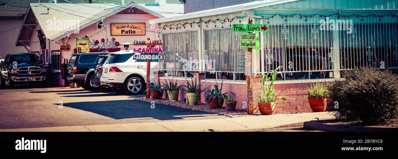 Un formato panoramico del punto di riferimento, Frank & Lupe's Old Mexico Restaurant, nel quartiere delle arti nella città vecchia di Scottsdale, Arizona, Stati Uniti Foto Stock
