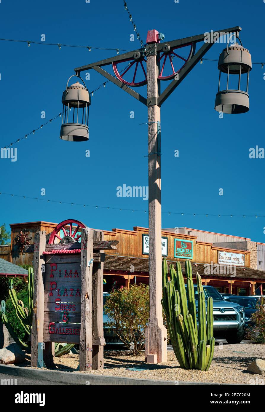 Old western lantern immagini e fotografie stock ad alta risoluzione - Alamy