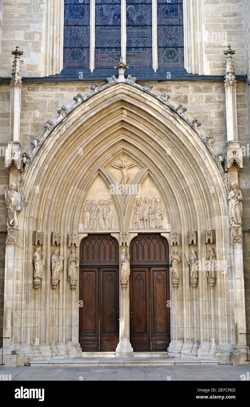 Ingresso alla chiesa di Minoriten a Vienna Austria Foto Stock