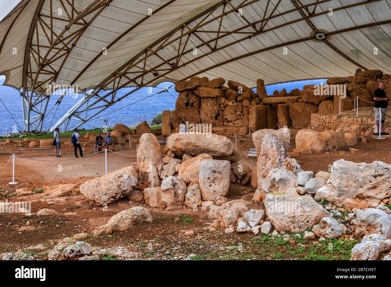 Mnajdra (maltese: L-Imnajdra) tempio megalitico preistorico a Malta, tra il 3600 a.C. e il 3200 a.C., Patrimonio dell'Umanità dell'UNESCO Foto Stock