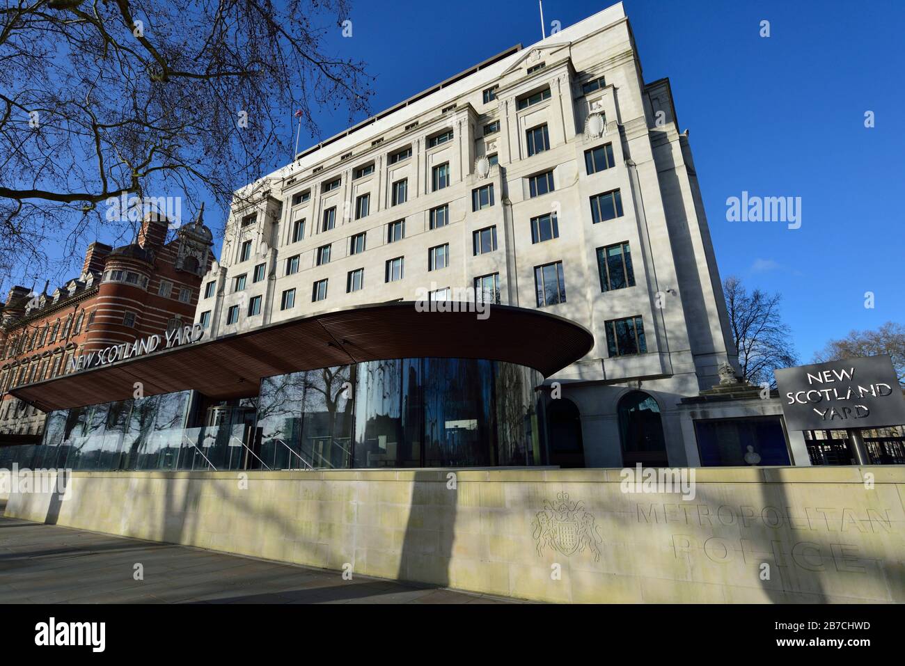 New Scotland Yard, Metropolitan Police Headquarters, Victoria Embankment, Westminster, Londra. Regno Unito Foto Stock