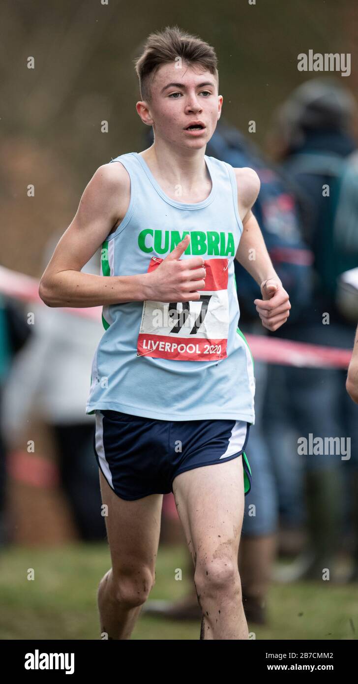 LIVERPOOL - INGHILTERRA MAR 14: Fraser Sproul sulla strada per vincere la gara inter boys al New Balance English Schools' Cross Country Championships a. Foto Stock