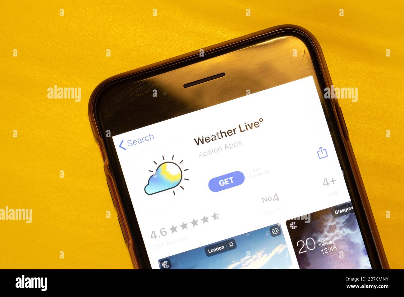 Los Angeles, California, USA - 15 Marzo 2020: Weather live app logo on phone screen close-up , Eserisorial Foto Stock