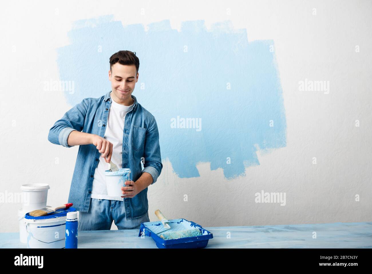 Happy Guy miscela pigmento per la parete di vernice Foto Stock