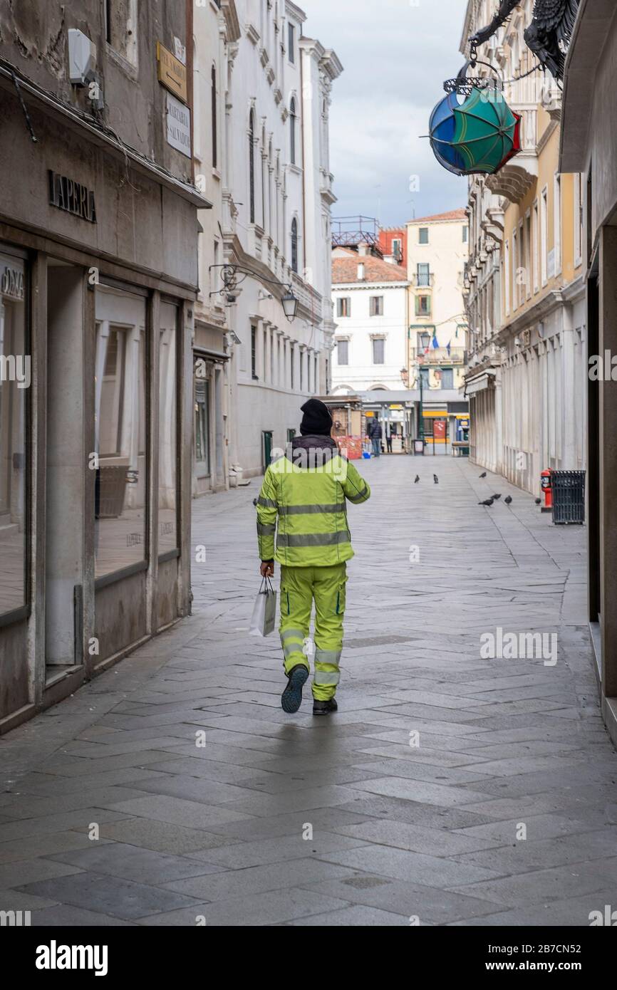 Venezia, Italia. 15 Marzo 2020. Il governo italiano ha adottato un blocco a livello nazionale per combattere lo scoppio del coronavirus. Foto Stock