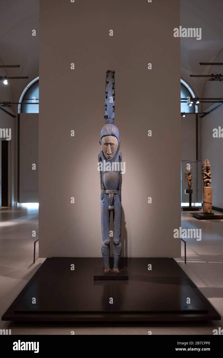Scultura di Trrou Korrou dell'isola di Malo in mostra al Museo del Louvre di Parigi, Francia, Europa Foto Stock