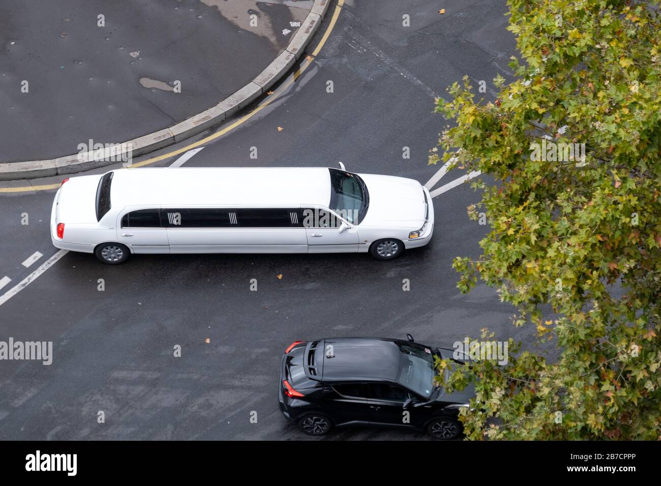 Vista aerea di una limousine bianca Foto Stock