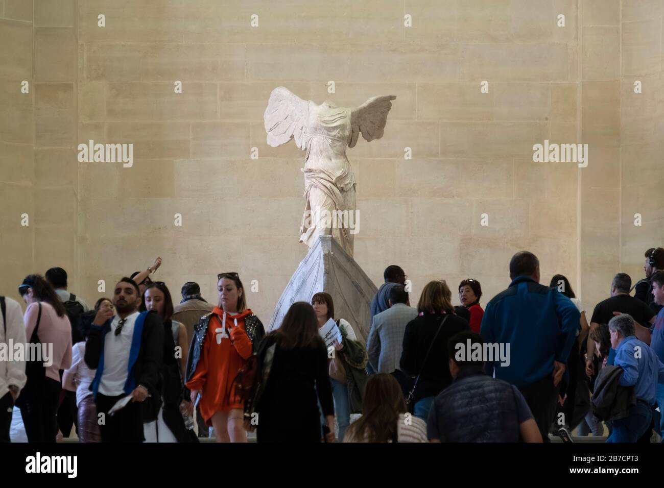 La Vittoria alata di Samotracia scultura antica Grecia al Museo del Louvre di Parigi, Francia, Europa Foto Stock
