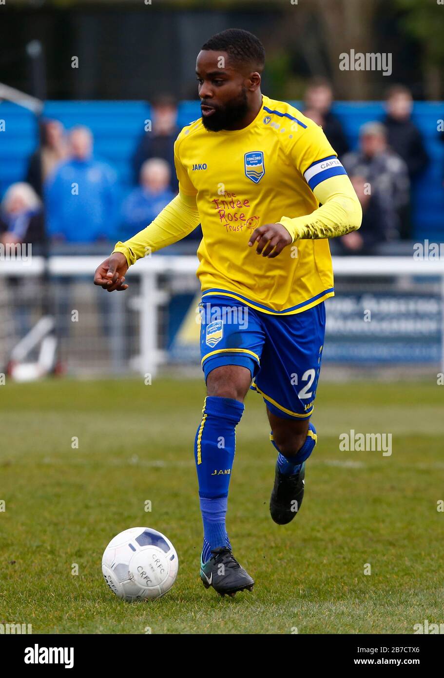 David Olufemi di Concord Rangers in azione durante la Vanarama National League South Match tra Concord Rangers e Tonbridge Angels a Thames Road Foto Stock