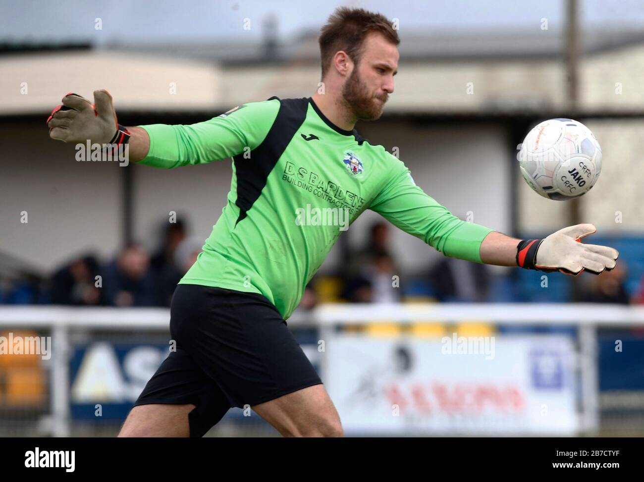 Jonathan Henly di Tonbridge Angels in azione durante la Vanarama National League South Match tra Concord Rangers e Tonbridge Angels a Thames Ro Foto Stock