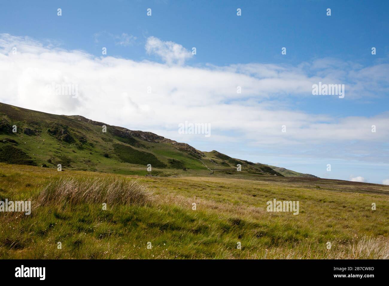 Pen y Castell dal sentiero che conduce a Llyn Eigiau Serbatoio sotto Carnedd Llewelyn sopra la Conwy Valley Snowdonia North Galles Foto Stock