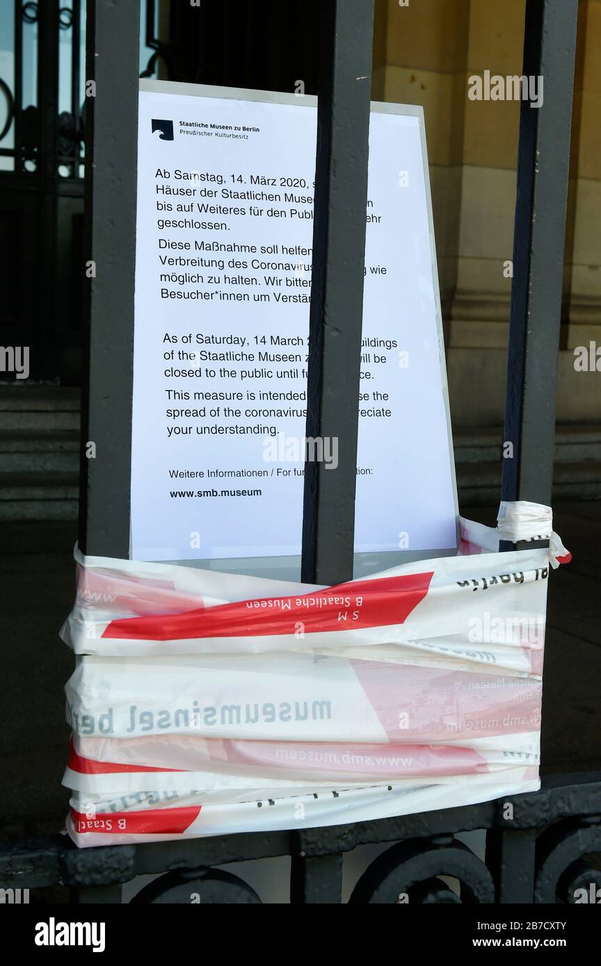 Berlino, Germania. 14 Marzo 2020. L'Isola dei Musei è densa. Da venerdì i teatri, le opere e le sale da concerto di Berlino sono stati completamente chiusi, così come i musei, i memoriali e le biblioteche. La maggior parte dei teatri privati segue l'esempio delle istituzioni culturali statali. Anche le scuole e i centri di assistenza diurna chiuderanno la prossima settimana. Credit: Geisler-Fotopress Gmbh/Alamy Live News Foto Stock
